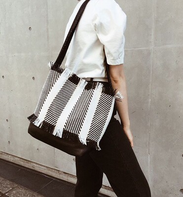 西班牙潮牌天蓝色拼接牛皮水桶包