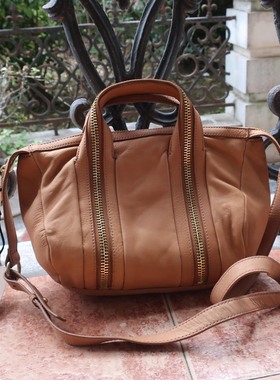 KD Brooklyn解构极简设计风做旧感水洗头层牛皮二用波士顿包二色