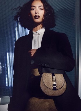 属于夏天的意式时髦感~~~斑鸠纹印花PVC拼接白色牛皮马鞍包斜挎包