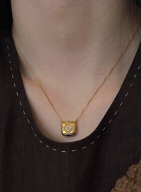 精致钻时尚女包点复古项链风色