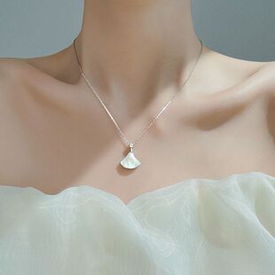 简约扇形女小新款春季货链直播百搭项链设计感裙子锁骨礼物女吊坠