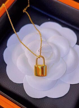 链潮金色女小众小锁吊坠2025新款