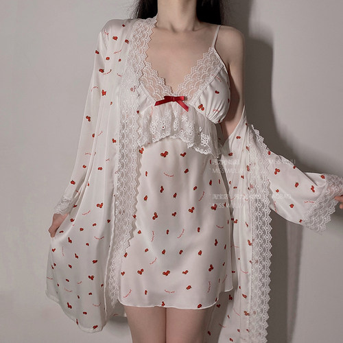 纯情甜莓 蕾丝吊带含胸垫可爱睡裙居家睡衣女冰丝绸睡袍两件套 - 封面