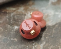 Пара коричневых красных вилок