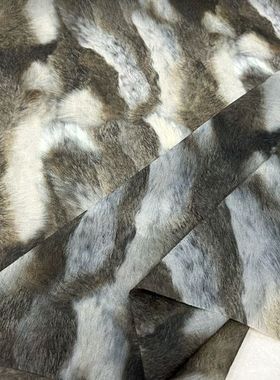 化纤面料 春夏薄款 浅灰色底松石绿色抽象羽毛图案印花时装布料