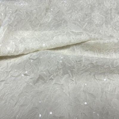 白色压皱花瓣雪纺底亮片刺绣布料