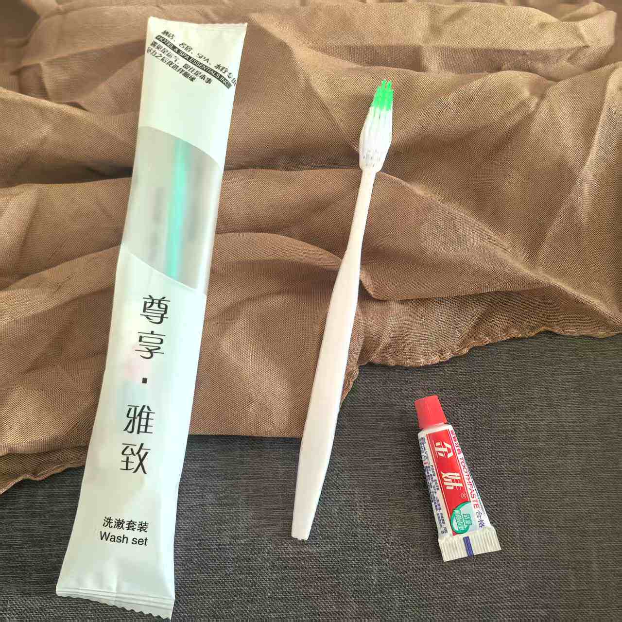 宾馆一次性洗漱用品酒店牙刷牙膏套装家用实心韩版软毛牙具定制