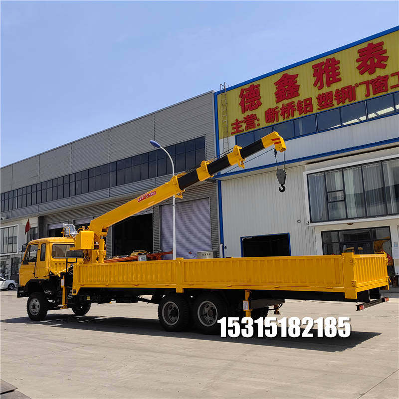 价格便宜的货车六驱吊车四不像豪华驾驶室随车吊柴油大马力运输车