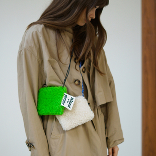 新款 羊羔绒斜挎包简约可爱小包ins毛绒单肩包绿色百搭迷你手拎包