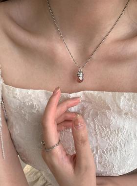 中国风S925银个性猫项链女复古时尚气质草莓晶锁骨链文艺饰品