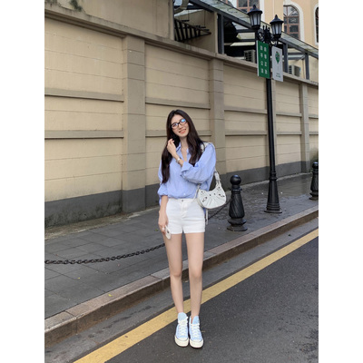 高腰显瘦翻边牛仔短裤