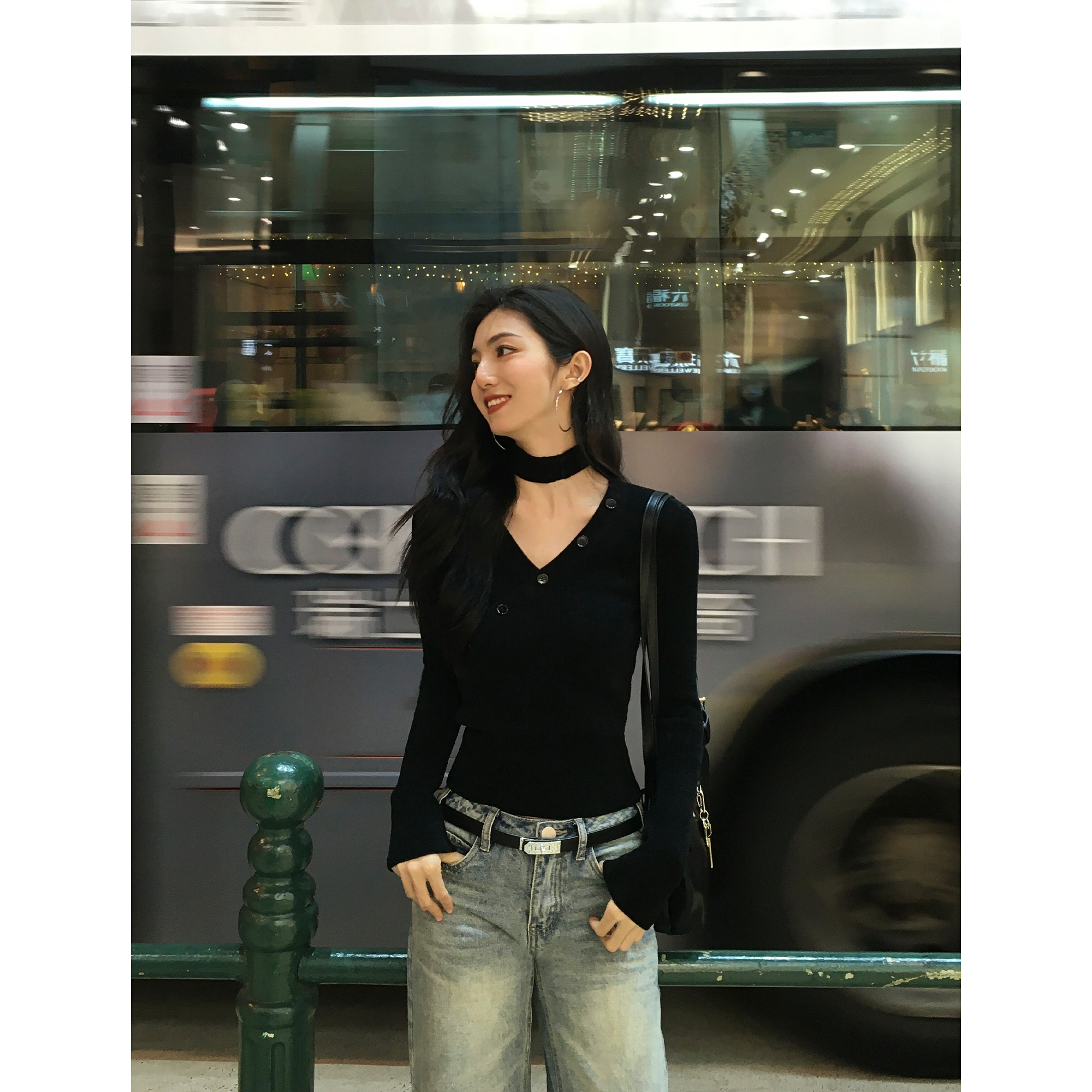 黑色V领长袖针织打底衫女内搭