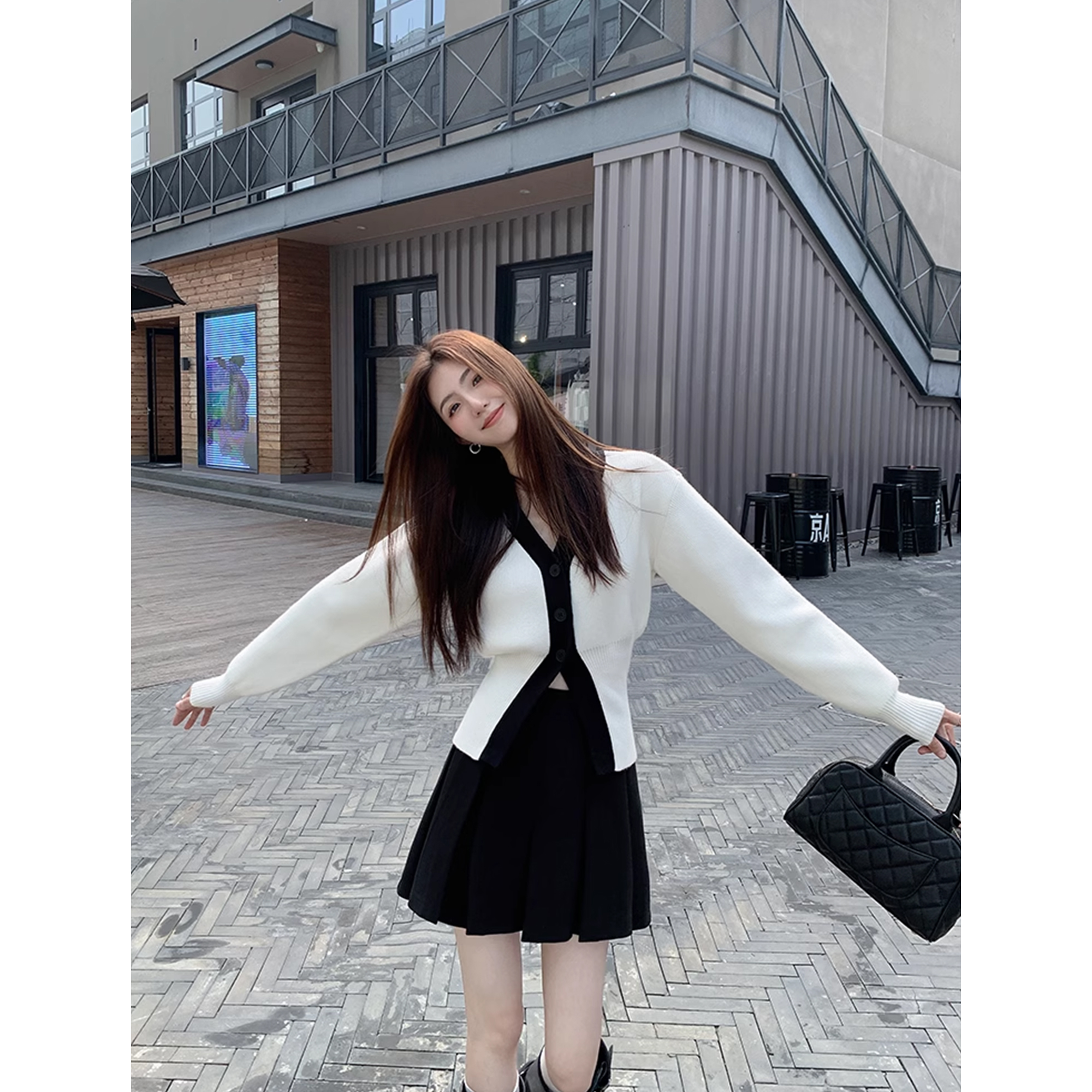 MULVAN 黑色高腰半身裙女2023秋冬高级感短裙防走光显瘦a字百褶裙