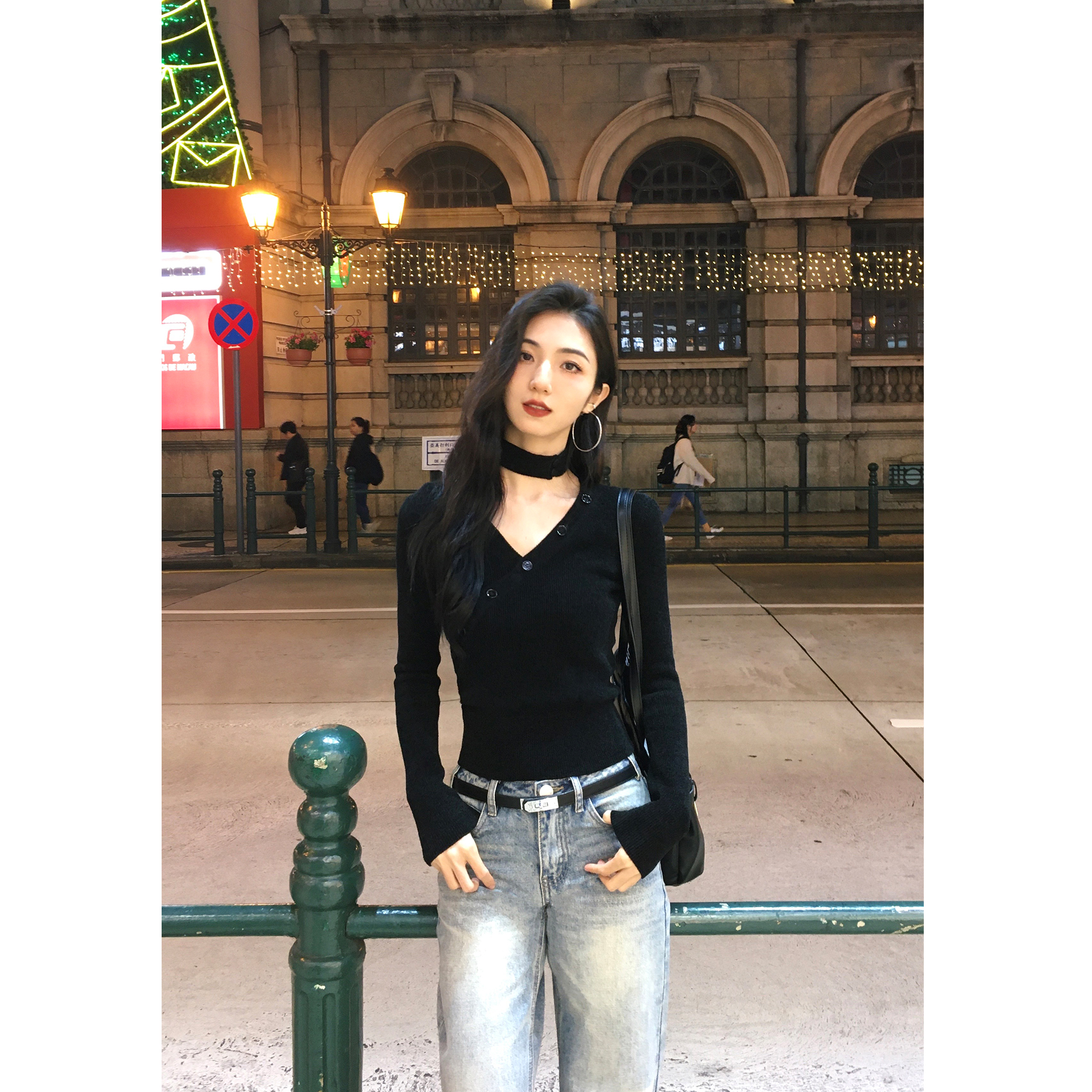 MULVAN 优雅智系 黑色V领长袖针织打底衫女设计感带颈圈内搭上衣