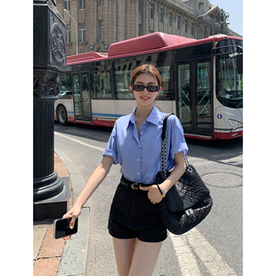 条纹衬衫 蓝色短袖 女宽松衬衣设计感别致上衣 现货7.5折 MULVAN