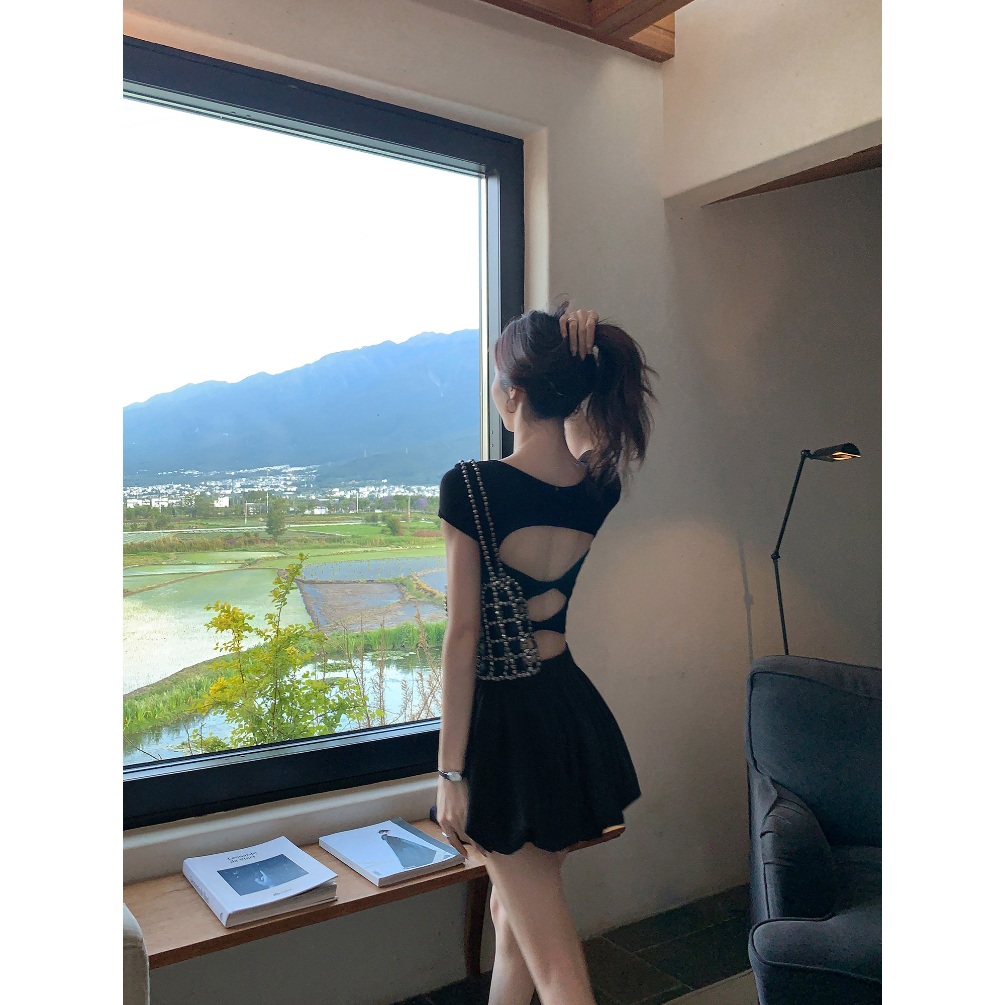 MULVAN 黑色带胸垫短袖t恤女夏设计感小众镂空露腰辣妹短款上衣