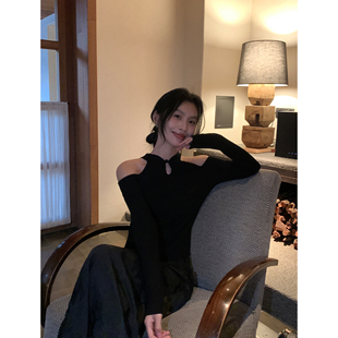 MULVAN【现货6.5折】 立领盘扣露肩长袖挂脖上衣女国风修身针织衫