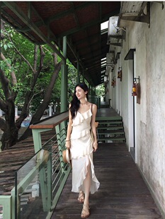 MULVAN chao仙飘逸感!荷叶边v领吊带长裙女不规则气质温柔连衣裙