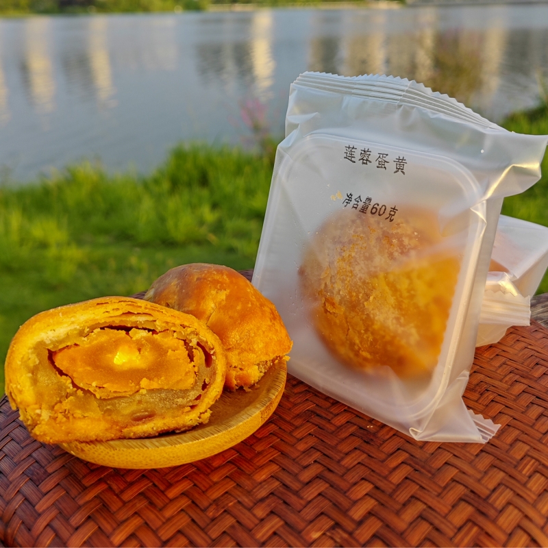 莲蓉蛋黄酥皮月饼中秋送礼
