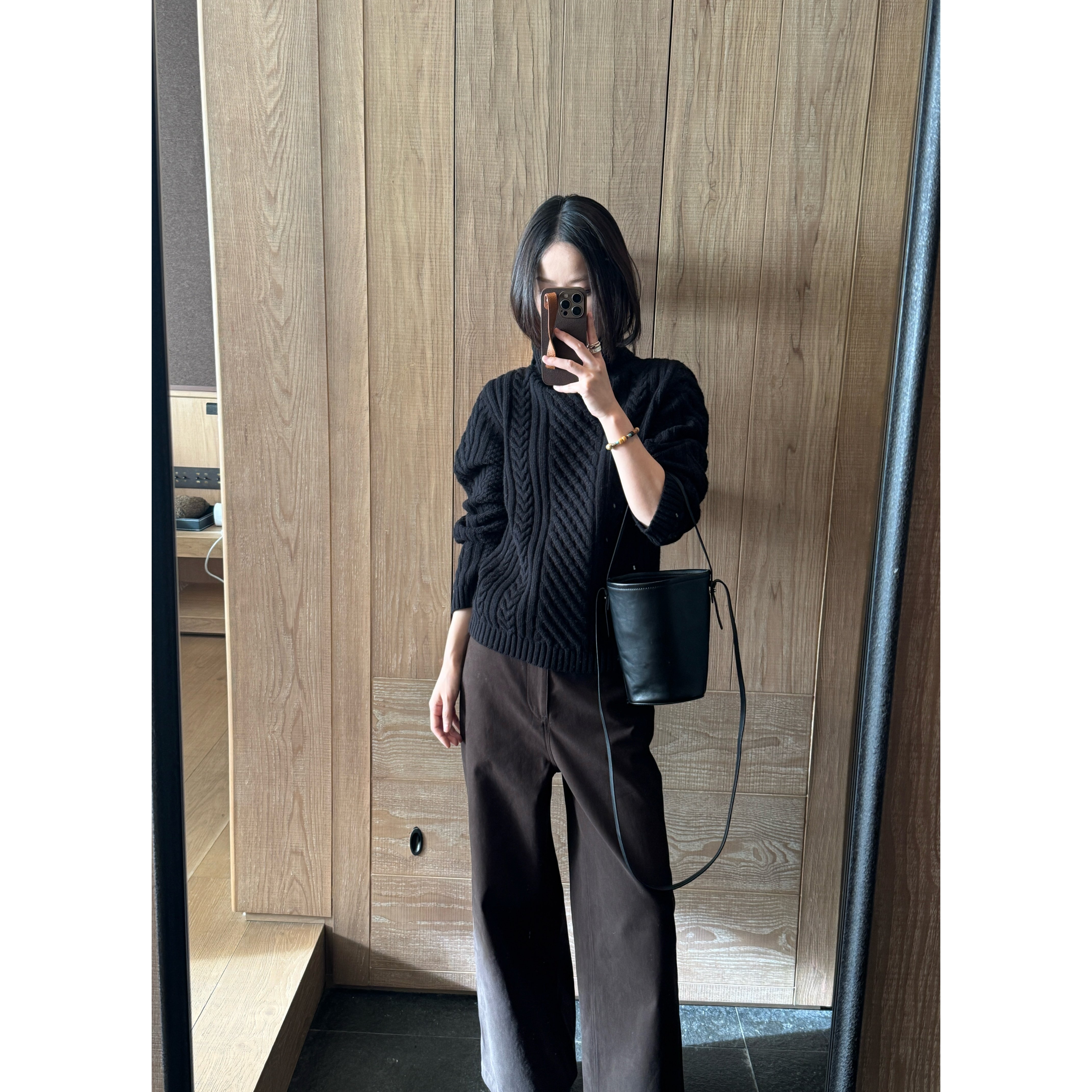 高领套头绵羊毛针织麻花毛衣