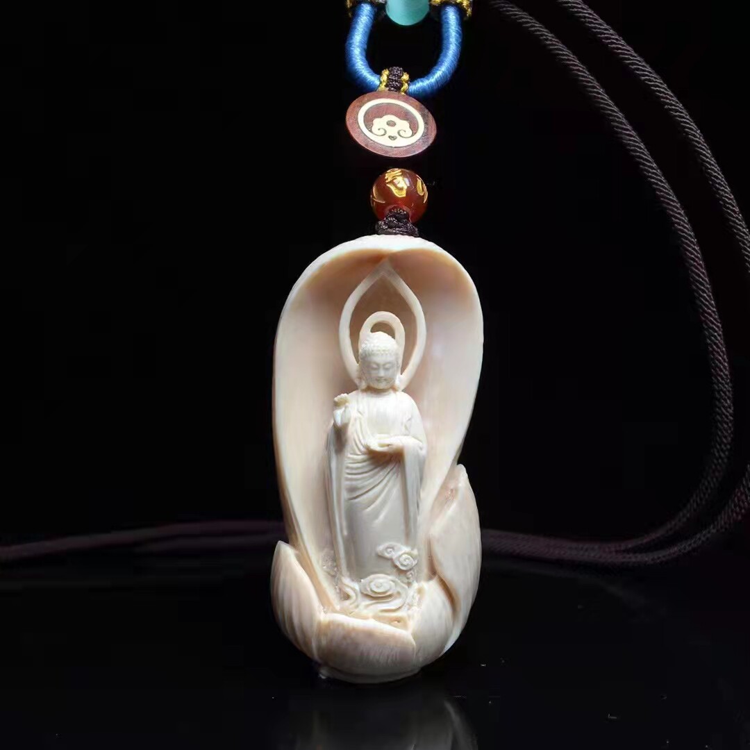 天然猛犸牙大日如来吊坠挂件手工雕刻佛牌子全身设计款