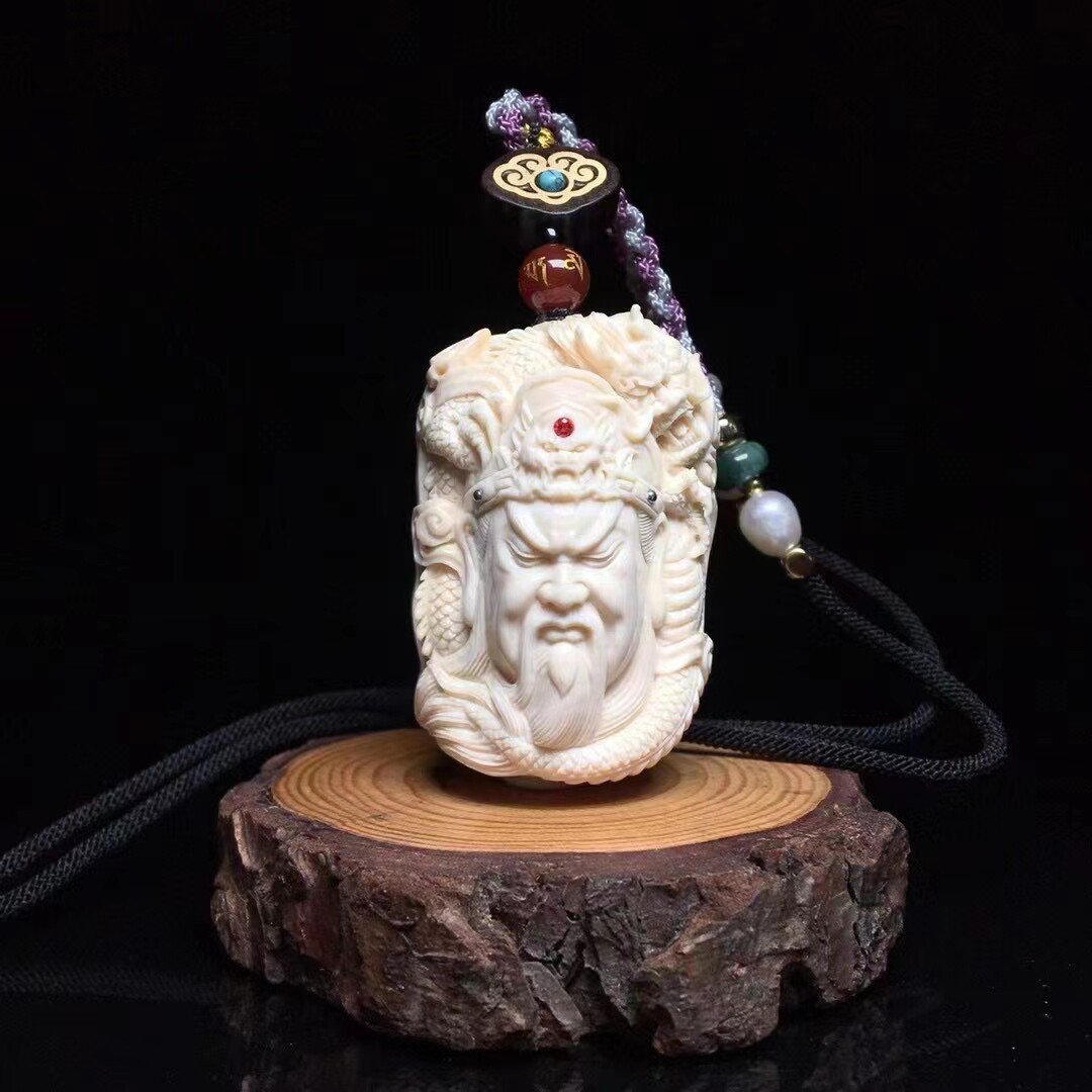 真品猛犸牙关公挂件精品猛犸象牌子吊坠古将手工雕刻