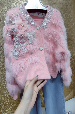 韩国仙子 颜色美好质量 重工珍珠粉嫩大花朵串珠亮片毛毛毛衣开衫