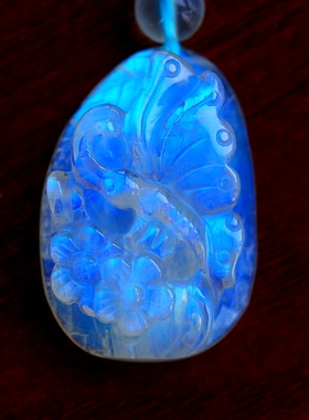 ◆蝶恋花◆玻璃体彩虹月光石精雕蝶恋花吊坠