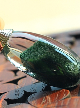 绿幽灵珍品！全包体金沙绿幽灵立体金字塔景石坠