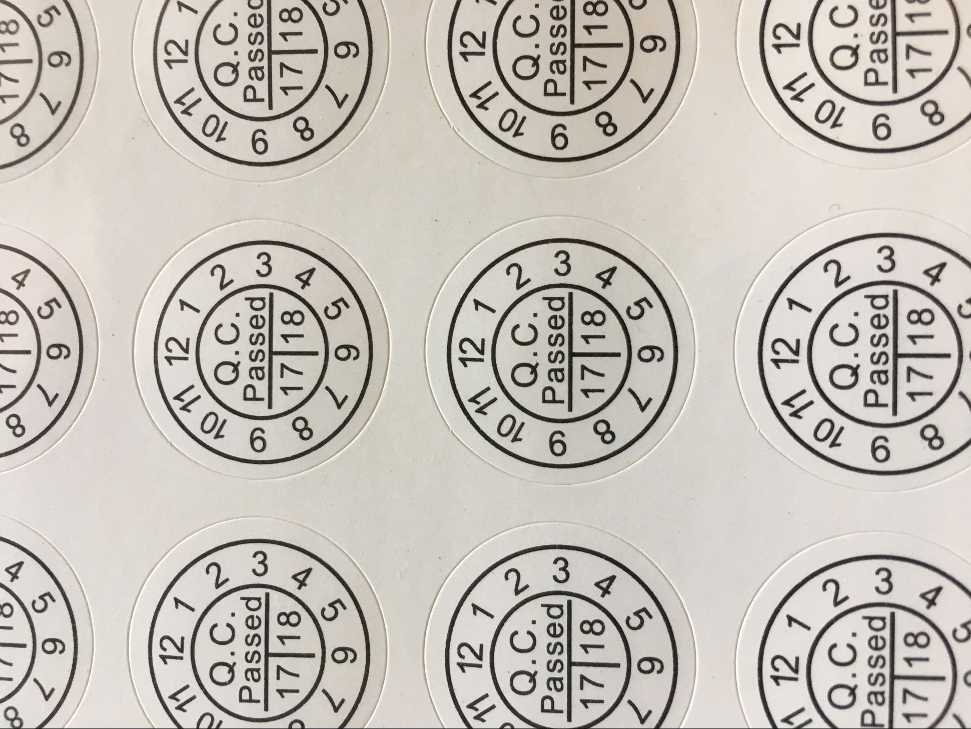 ÏÖ»õºÏ¸ñÖ¤,2CM QC PASS±êÇ©,Äê·ÝÔ·ÝÈÕÆÚQCÔ²Ðβ»¸É½ºÌùÖ½