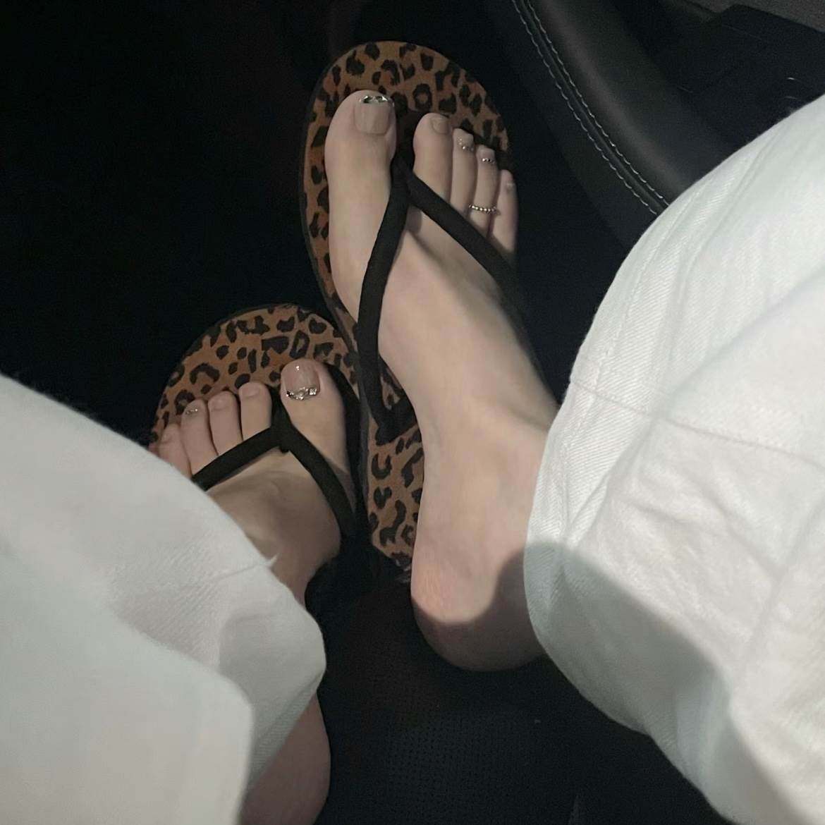 踩屎感豹纹人字拖女外穿夏季时尚海边沙滩软底室内防滑夹脚凉拖鞋