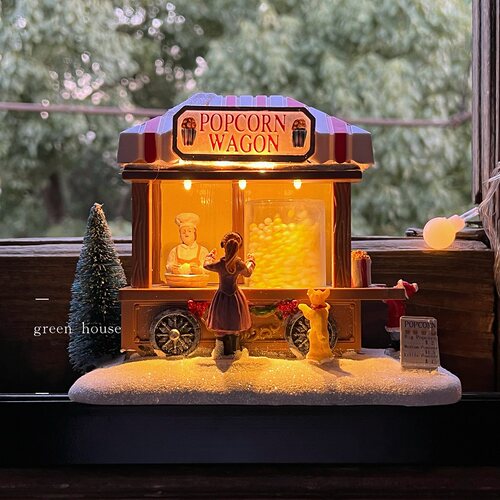 圣诞市集场景下雪氛围感音乐摆件