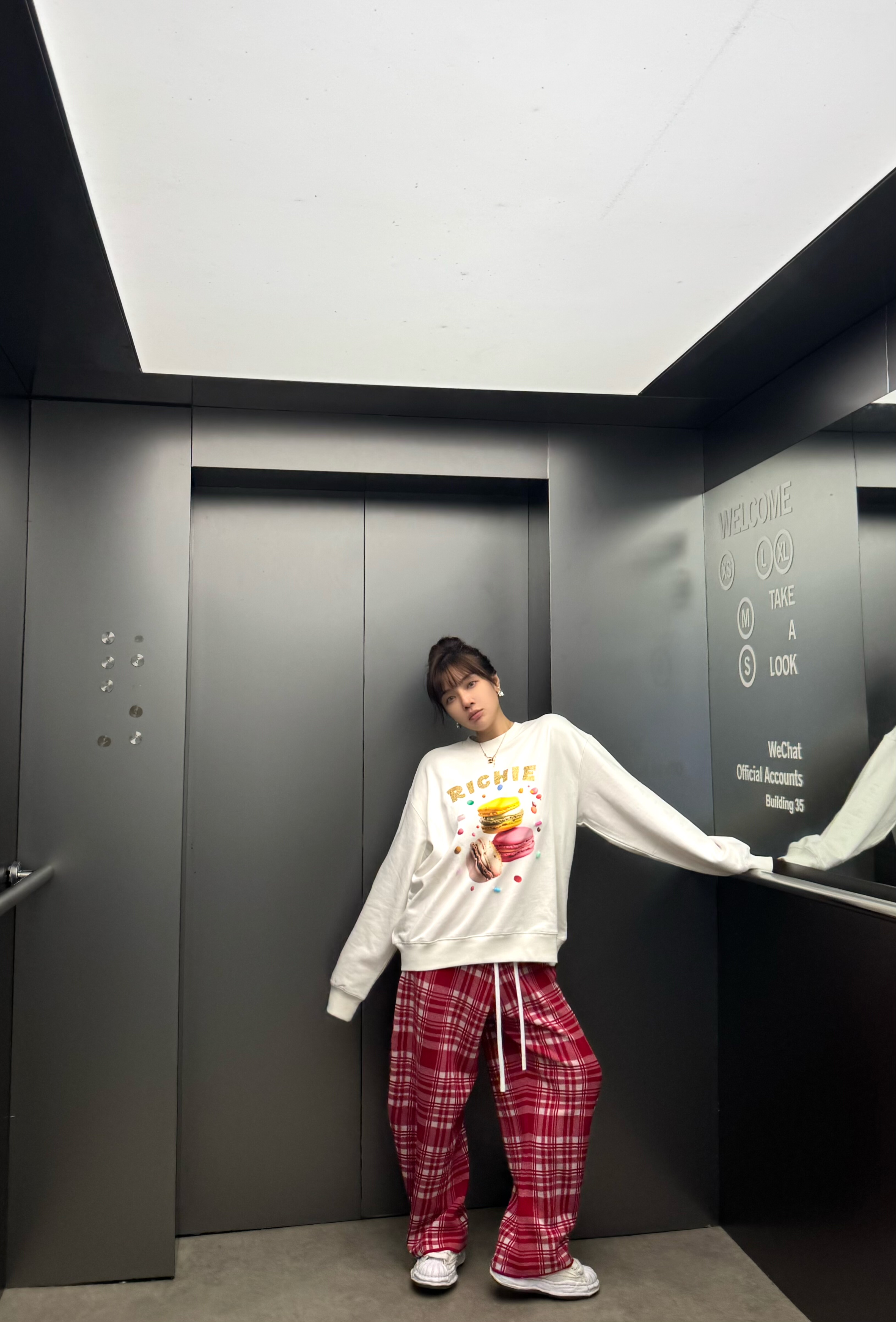 THEA买手店RICHIE MACIE25秋冬马卡龙印花圆领卫衣黑白男女同款