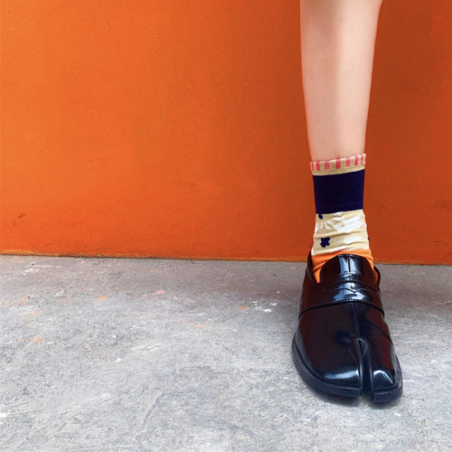 阿希哥同款欧美风漆皮百搭分趾鞋