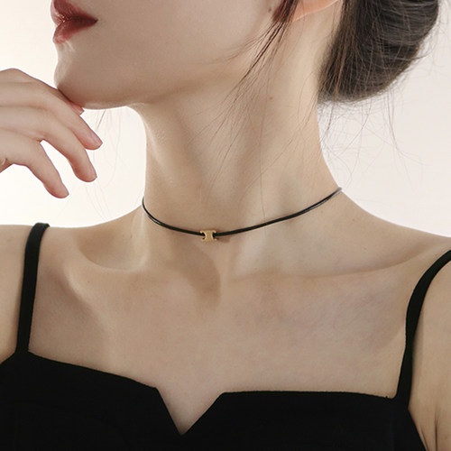短款细皮绳小金门choker