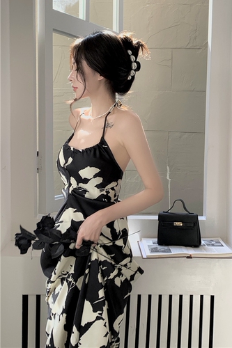 Real shooting and real price in the summer of 2022, the new style is pure desire, high waist, thin, hanging neck, backless bandage dress, female