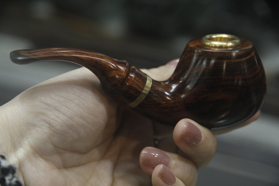 精美海黄烟斗老油梨木雕海南黄花装饰摆件