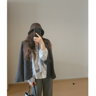 高级感深灰色短款西装外套女2026秋季新款宽松百搭显瘦通勤上衣潮