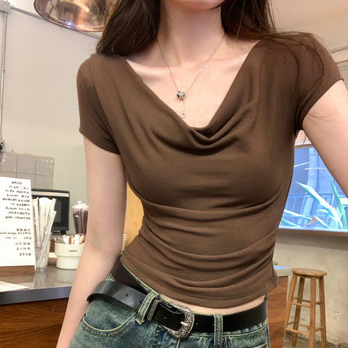 Ins-style Design With Threaded Ruffle Trim, Plunging Necklin