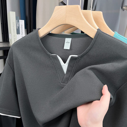 Classic Small V-neck Men's T-shirt Short-sleeved Stitching H