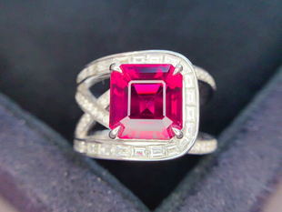 18k金镶嵌天然方形卢比来戒指女款情人节生日礼物4.15克拉