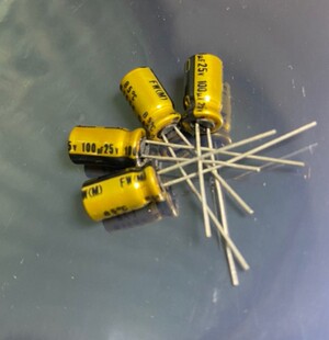 100个=37元 nichicon 25V100uF音频滤波电解电容器 日本尼吉康