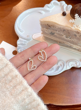 925银法式茶系珍珠爱心镂空耳环小众设计气质百搭耳钉高级感耳饰