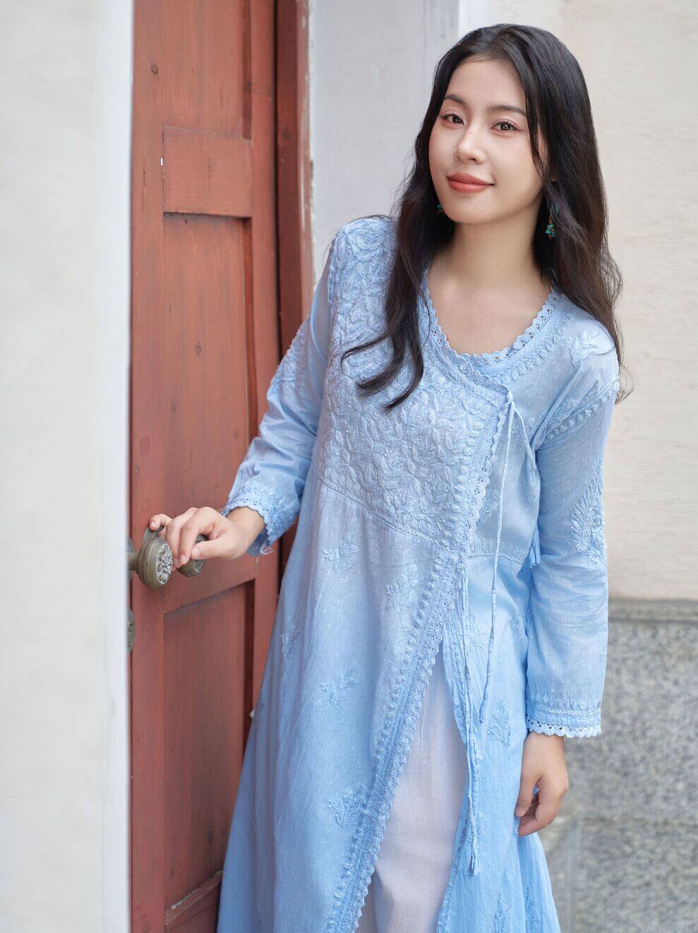 B1-1-2 INDIAN COSTUMES ETHNIC STYLE MEDIUM LENGTH COTTON GRADIENT SKY BLUE HAND-EMBROIDERED THIN ROBES SPRING AND SUMMER