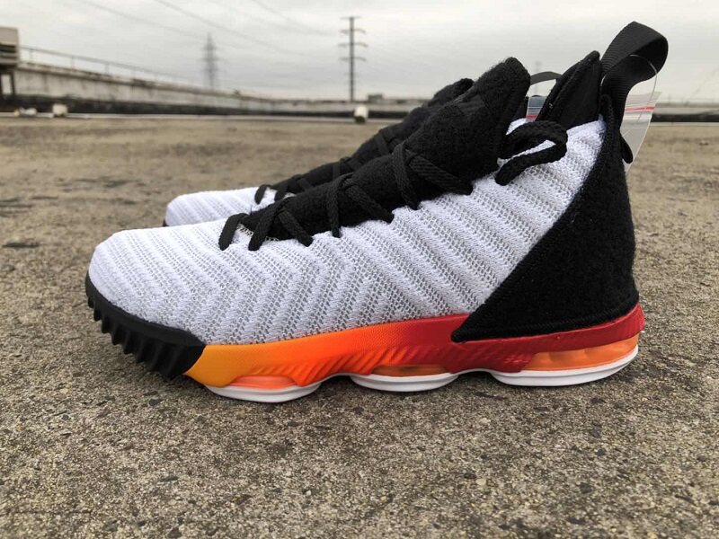 黑彩虹篮球鞋NikeLBJ16詹16