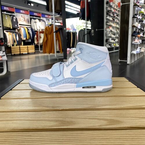 Nike/耐克女子中帮经典百搭轻便休闲运动篮球鞋 FV8118-141
