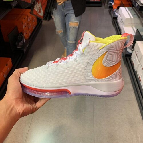 Nike气垫实战篮球鞋男子