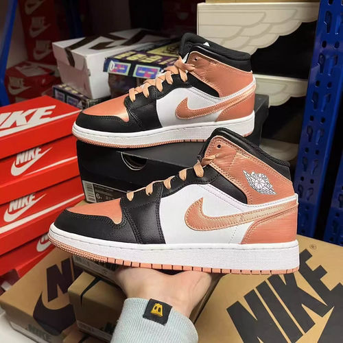 Nike耐克大童中帮运动篮球鞋