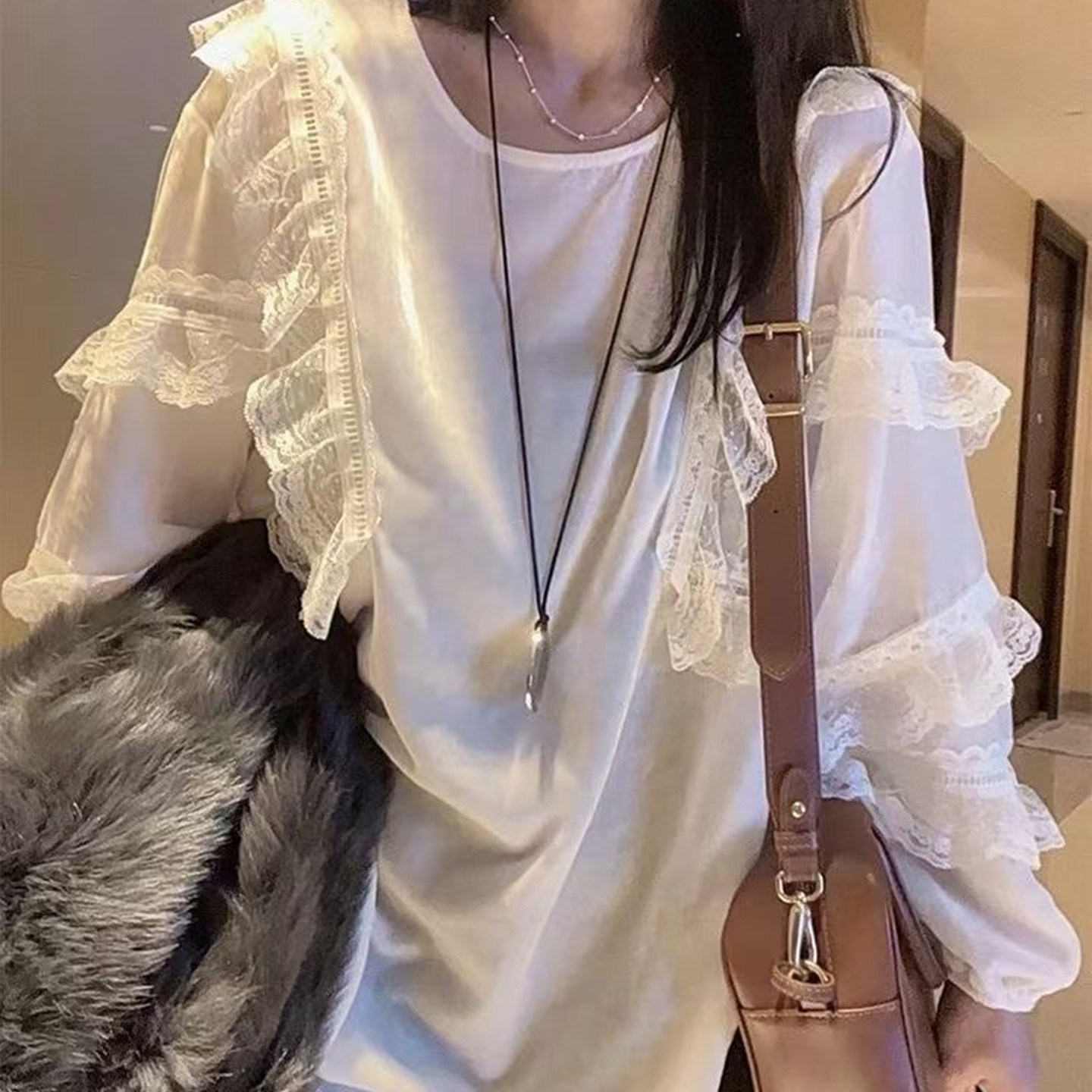 欧洲站2026早春新款女宽松气质蕾丝拼接圆领套头长袖丝绒衬衫上衣