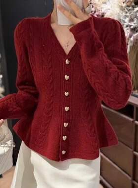 欧洲站2025冬季新款女温柔收腰爱心金扣V领羊毛针织开衫红色毛衣